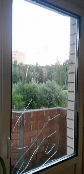 Что предпринять, если заклинило пластиковую дверь на балкон и она не открывается? Что предпринять, если заклинило пластиковую дверь на балкон и она не открывается?
